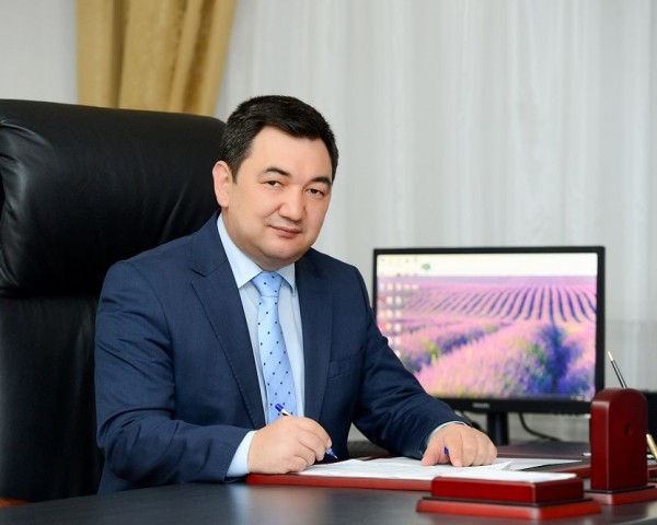 https://adyrna.kz/content/uploads/2020/05/darhan.jpeg