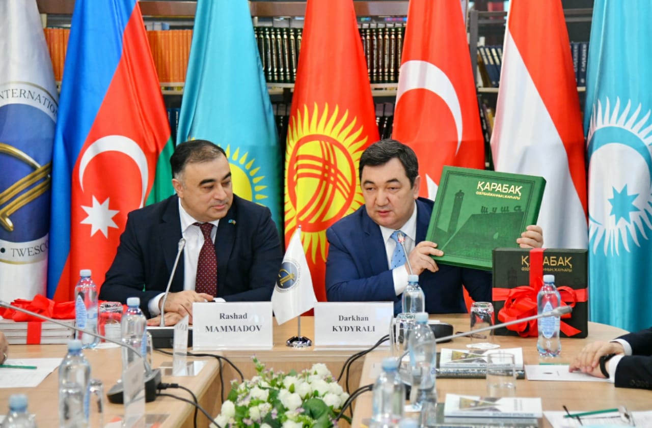 https://adyrna.kz/content/uploads/2021/01/7b30e4c1-9603-45ea-831a-9eddd979106c.jpeg