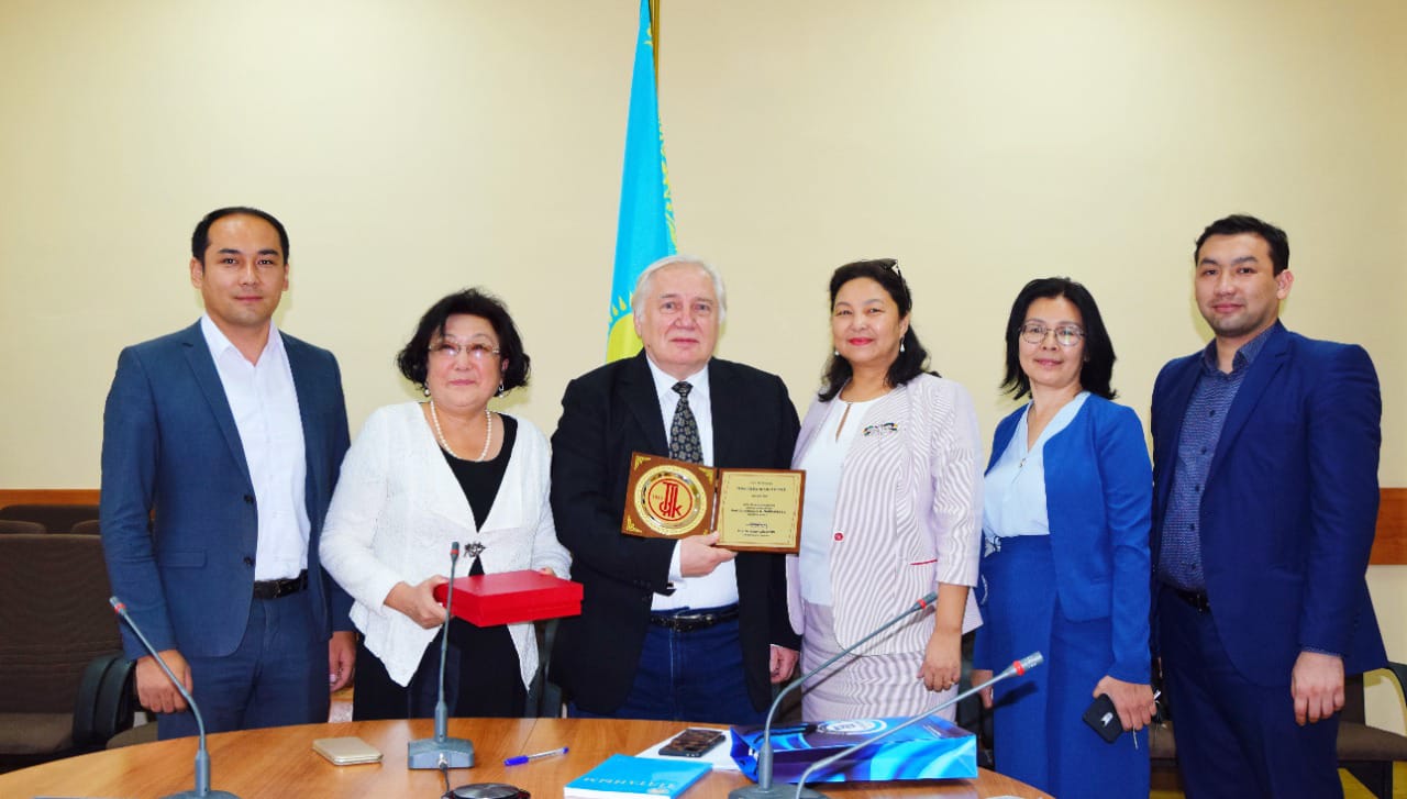 https://adyrna.kz/content/uploads/2021/10/3c317729-22f9-49f0-b7b9-be3f11e546a9.jpeg