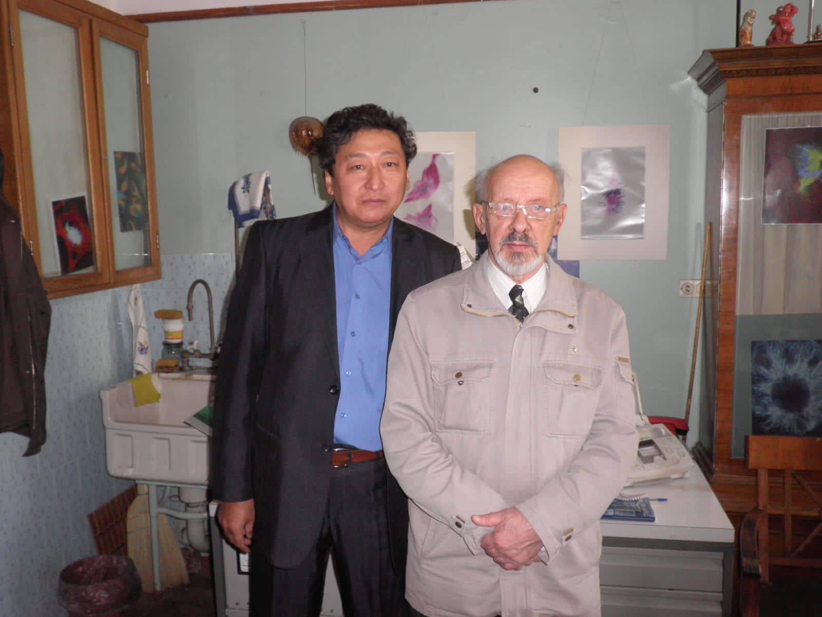 Әйелі мен белдігі жеке