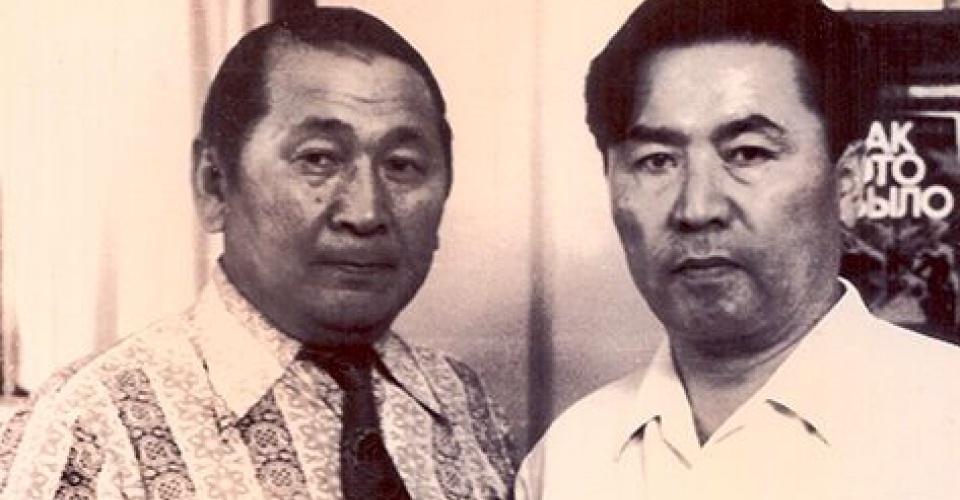 Кәкімжан Қазыбаев (сол жақта) және Рақымжан Қошқарбаев