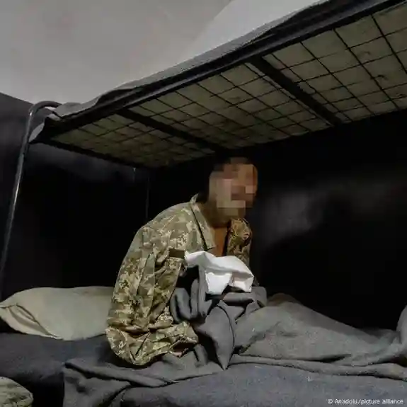 Жас жігіттерге арналған жезөкшелер