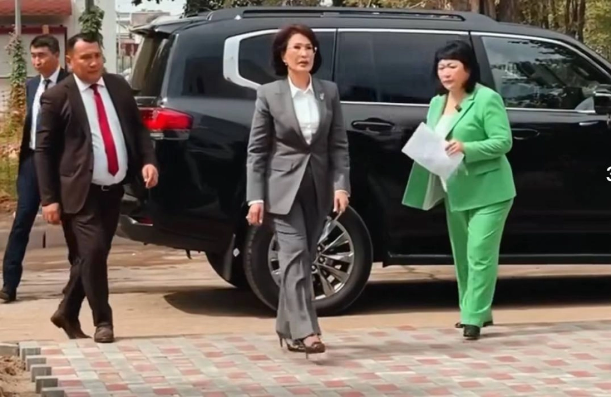 Эрекция кезінде жыныс мүшесі көкшіл түсті болады Ол куннилингус суреттерін алғысы келеді