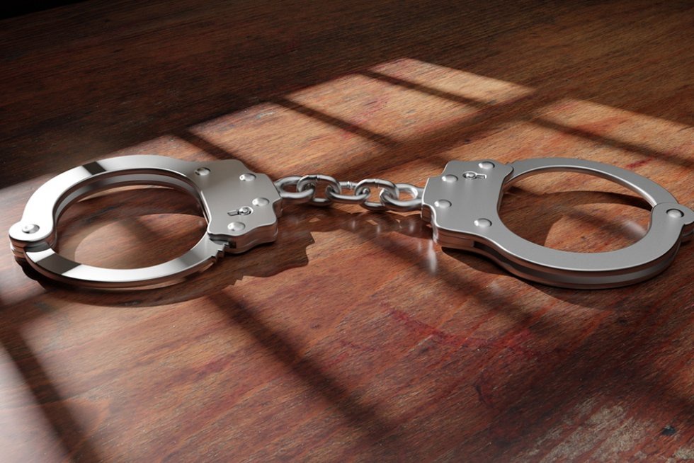 әйелдер трусикисіз еңкейіп отыр Менструация кезінде жыныстық қатынас еркектерге зиян ба?