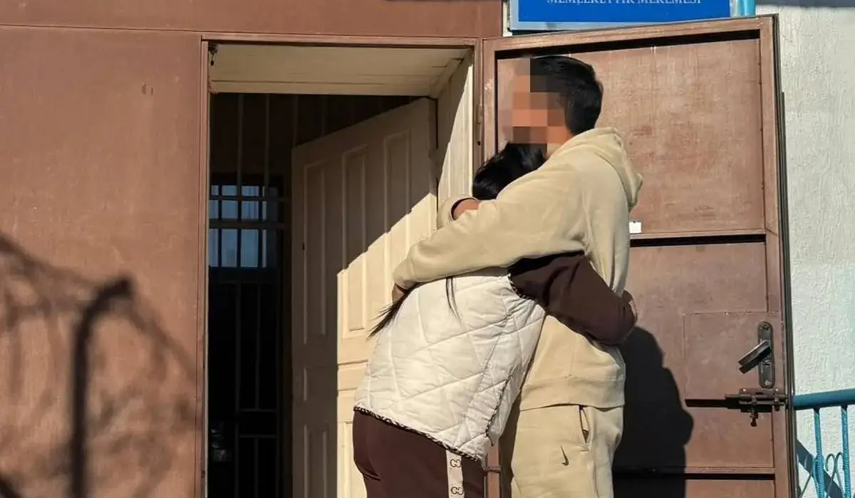 Ер адам ауызша секс үшін еркек іздейді